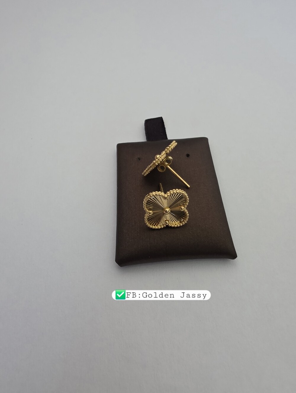 18K Real Gold Clover Stud 14mm - Picture 7 of 14